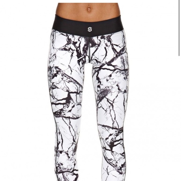 Stronger the Label white black marble activewear set Xs - Picture 2 of 9
